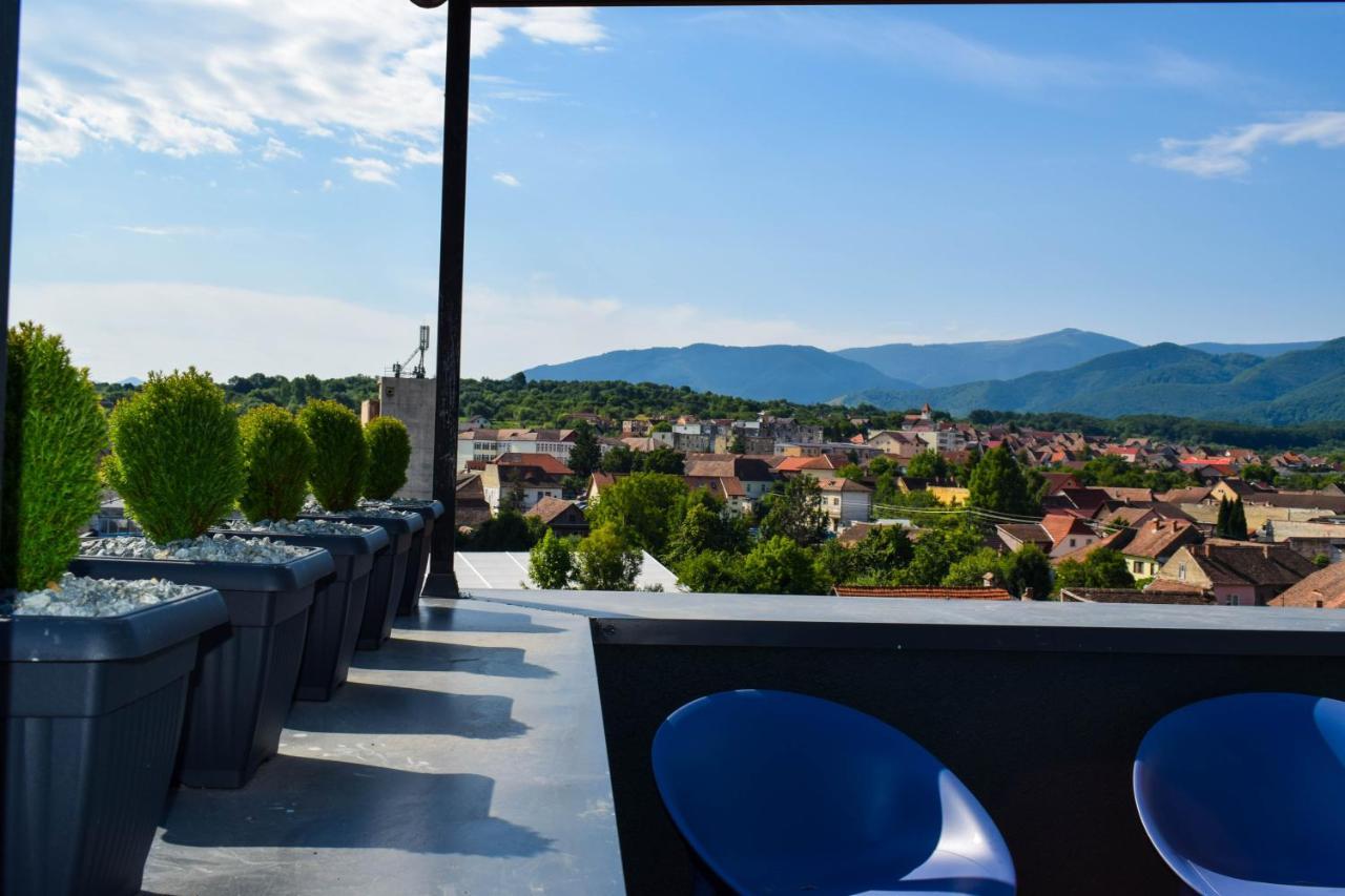 Heltau Jacuzzi Penthouse Cisnadie Екстер'єр фото
