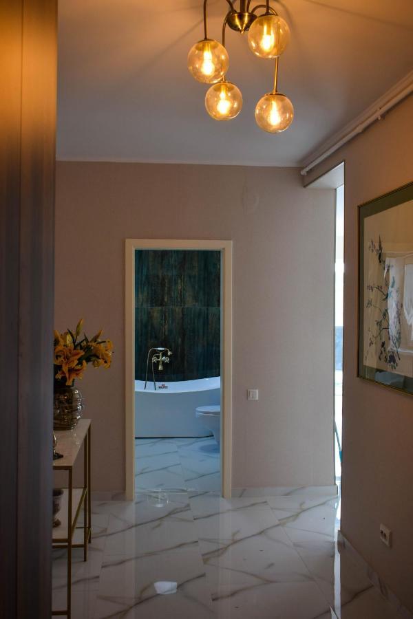 Heltau Jacuzzi Penthouse Cisnadie Екстер'єр фото
